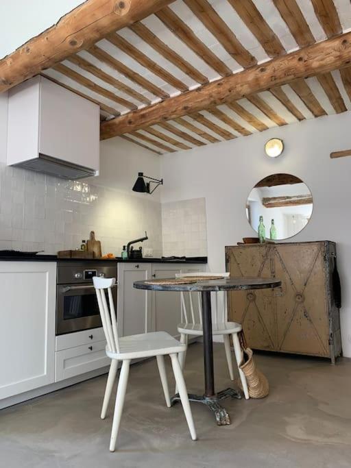 Apartmán La Terrasse Du Pont Jullian Charme Et Calme Dans Le Coeur Historique LʼIsle-sur-la-Sorgue Exteriér fotografie